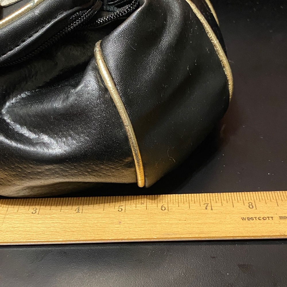 Elegant vintage Black gold trim Leather bucket Bag - Picture 3 of 16